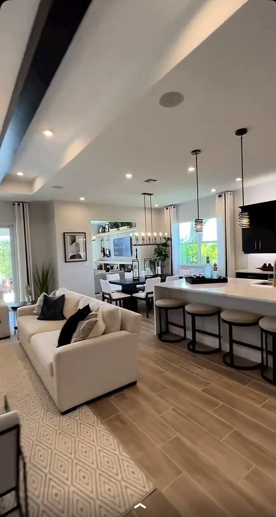 Nhà quận 2, chính chủ cần tìm một chị giúp việc nhà nấu ăn.