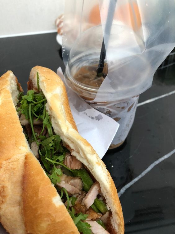 Nhà 1 lầu 1 trệt có 2 vợ chồng ở quận 1 đường Nguyễn Huệ cần tìm gấp 1 chị giúp việc