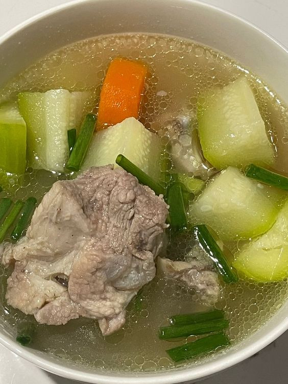 Em tìm chị giúp việc nấu ăn nhà 3 người tại q1