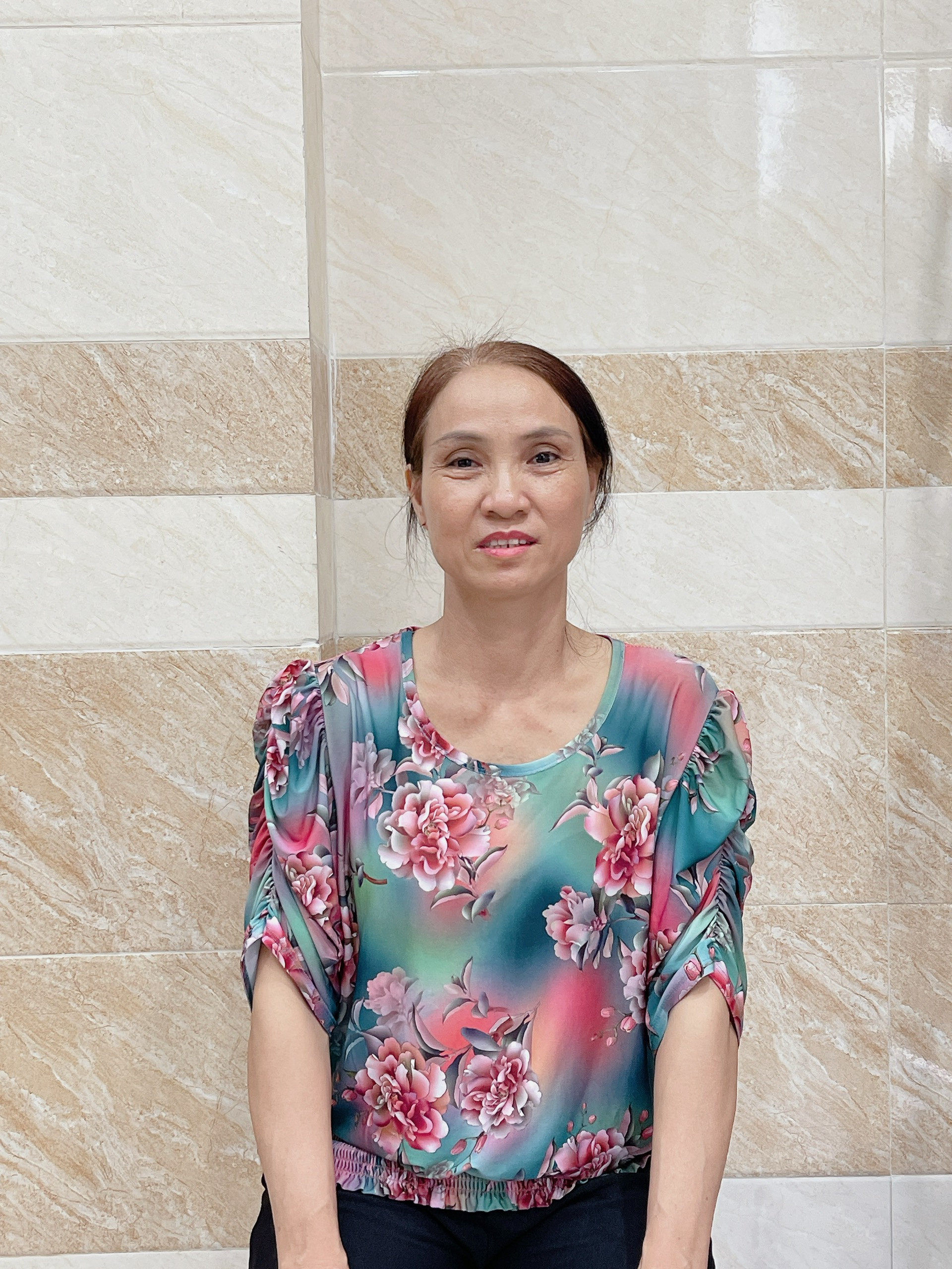 Cô Quế 50 tuổi người Tây Nguyên  muốn nhân được một công việc ổn định lâu dài