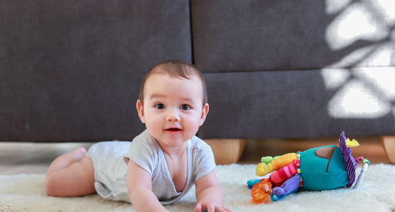 CHUNG CƯ Q.7 TÌM CHỊ CHĂM BÉ LƯƠNG 11TR