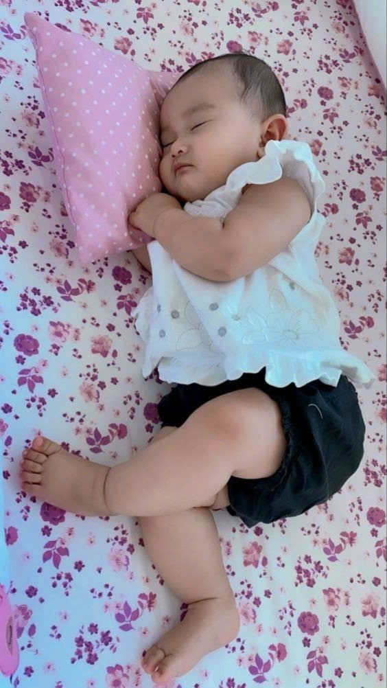 Vợ chồng e cần tìm 1 cô/chị chăm bé gần 1 tuổi bao ăn ở lại ở chung cư Quận 10 LƯƠNG 11 TRIỆU