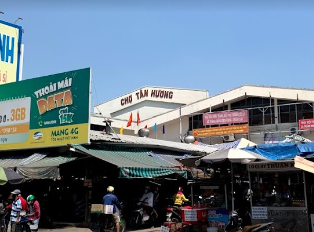 Nhà em có 1 lầu ở ngay chợ Tân Hương đang Tìm Chị Giúp Việc Bao ăn Ở Lại.