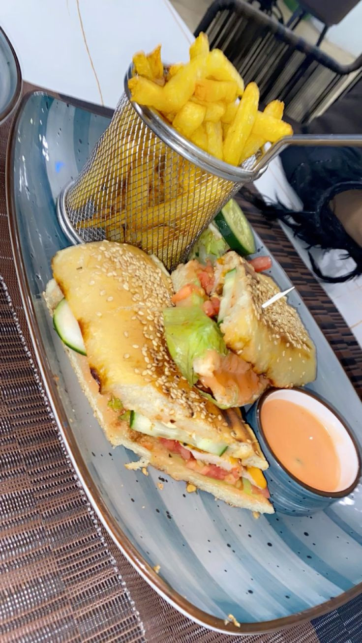 CẦN CÔ VỀ LAU DỌN NHÀ CỬA CHO GIA ĐÌNH TẠI ĐƯỜNG MINH PHỤNG QUẬN 6