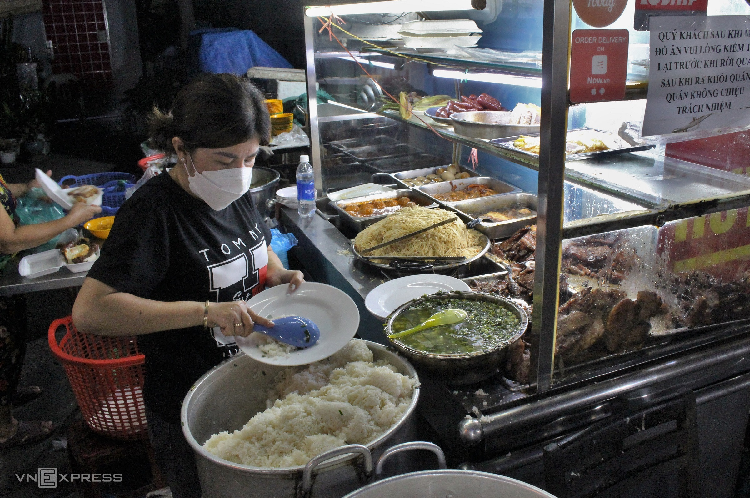 Em cần chị phụ quán cơm, lương 8 triệu ( bao ăn ở lại ), quán ở  nguyễn xuân phụng quận 6.