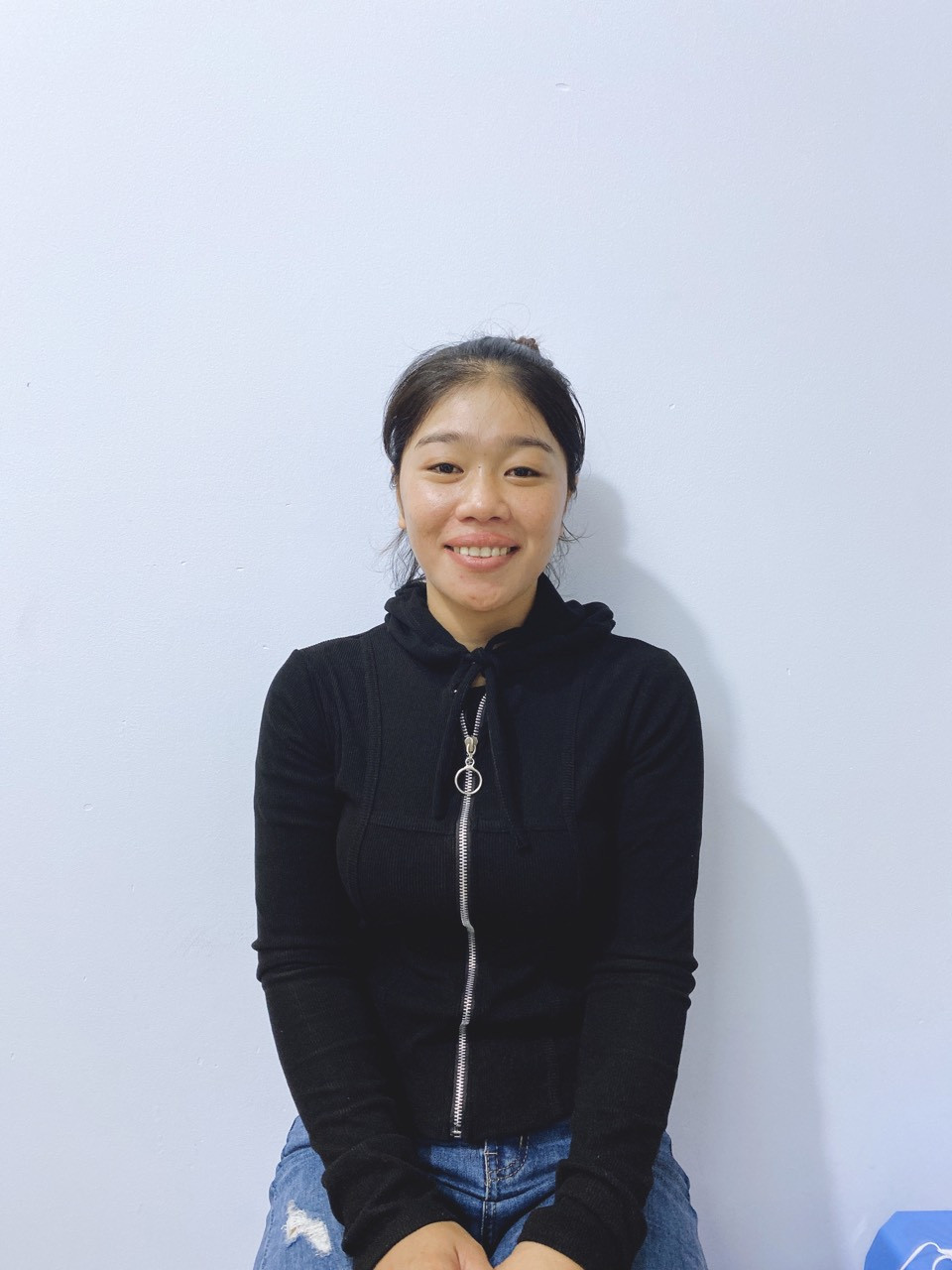 Chị  Hoài sinh 1997 quê Quảng Bình nhận việc ăn ở lại với gia đình