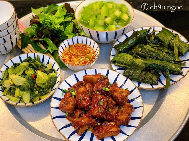 MẸ ĐƠN THÂN QUẬN 7 (GẦN GA TÀU SÀI GÒN) CẦN CÔ GIÚP VIỆC NHÀ ,NHÀ 2 MẸ CON (BAO ĂN Ở LẠI )