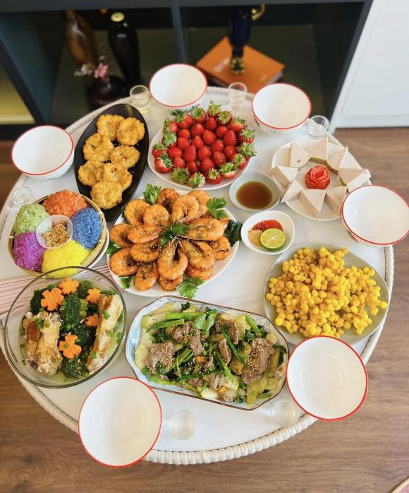 Gia Đình Hiền Lành Làm Giáo Viên Nên Cần Chị Chuyên Giúp Việc Nhà