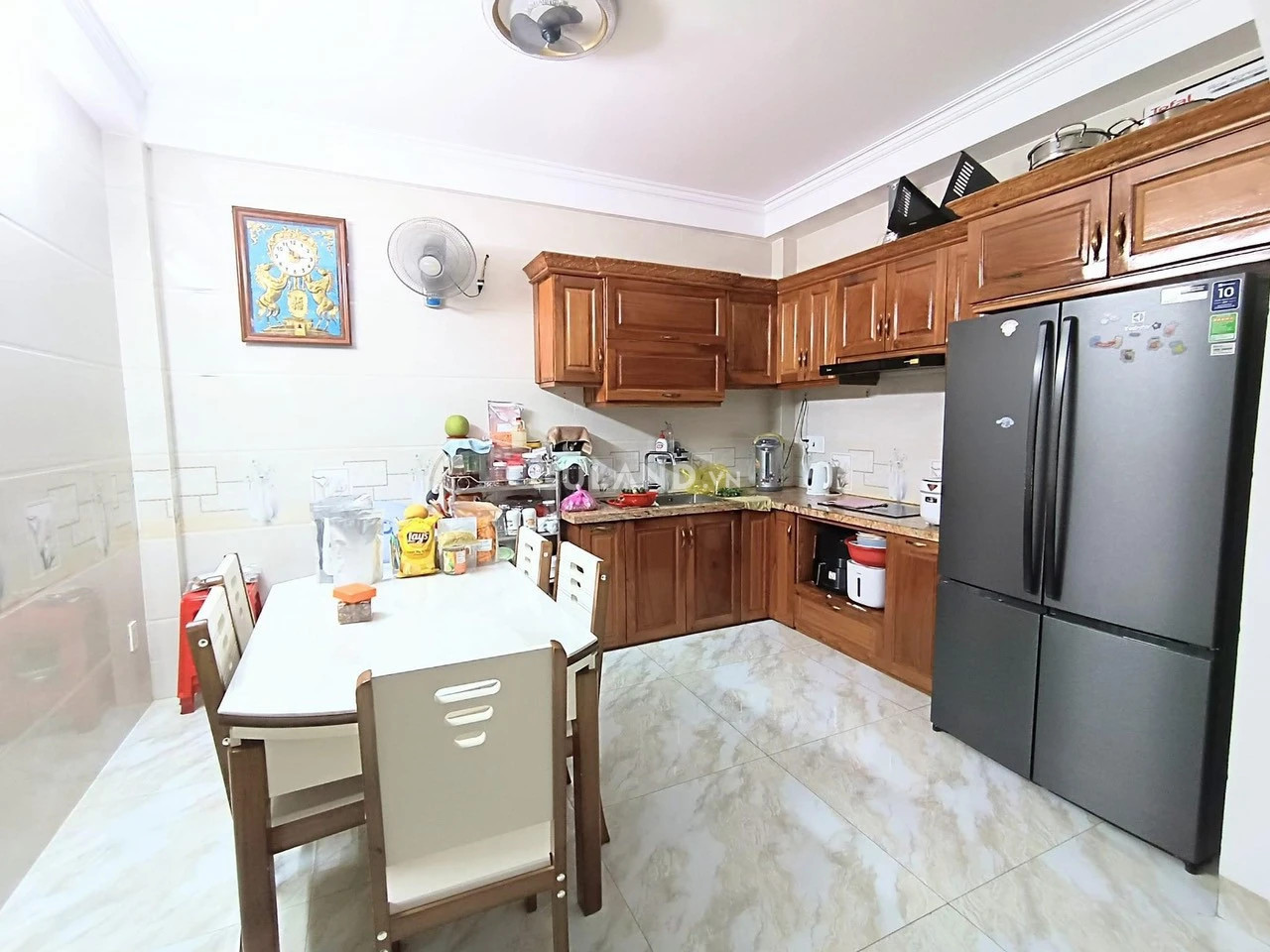 Gia đình cần tuyển 1 chị giúp việc nhà , cơm nước cơ bản cho gia đình 3 người lương 9tr