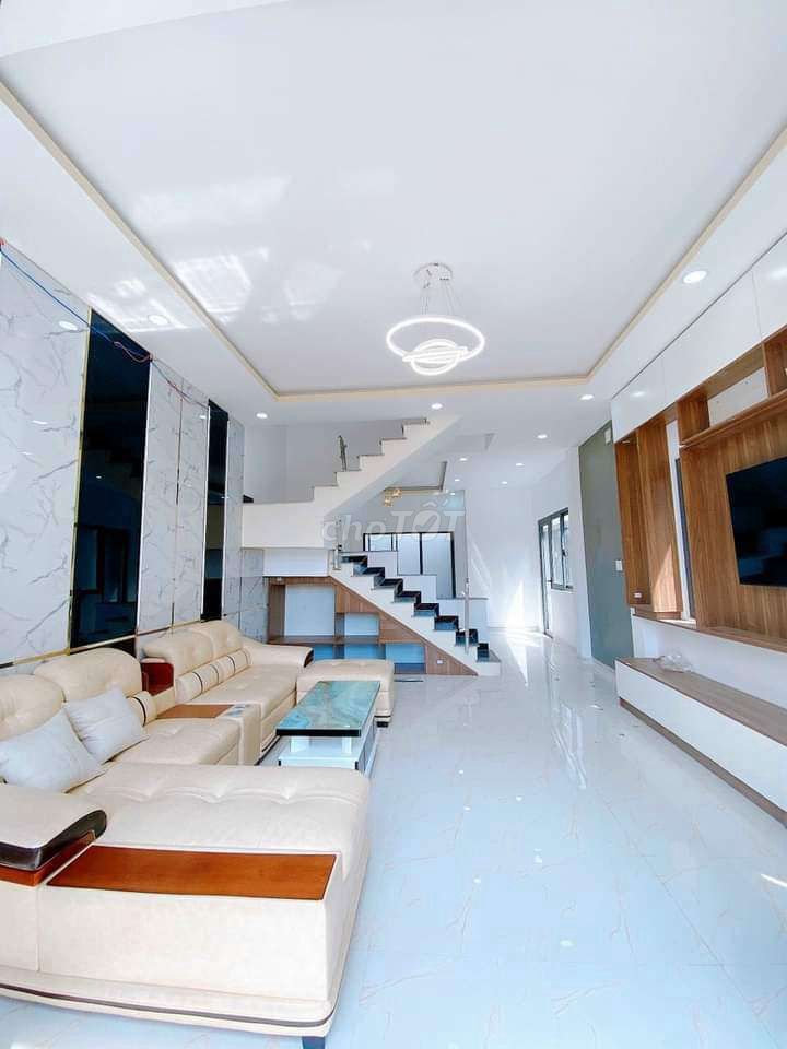 GIA ĐÌNH 3 NGƯỜI LỚN CẦN TÌM CHỊ GIÚP VIỆC NHÀ LƯƠNG 10 TRIỆU BAO ĂN Ở GẦN BẾN XE MIỀN TÂY