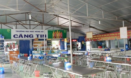TÌM Người phụ quán ( Nữ),  ở quận 8 .( bao ăn ở lại ), lương 10 triệu