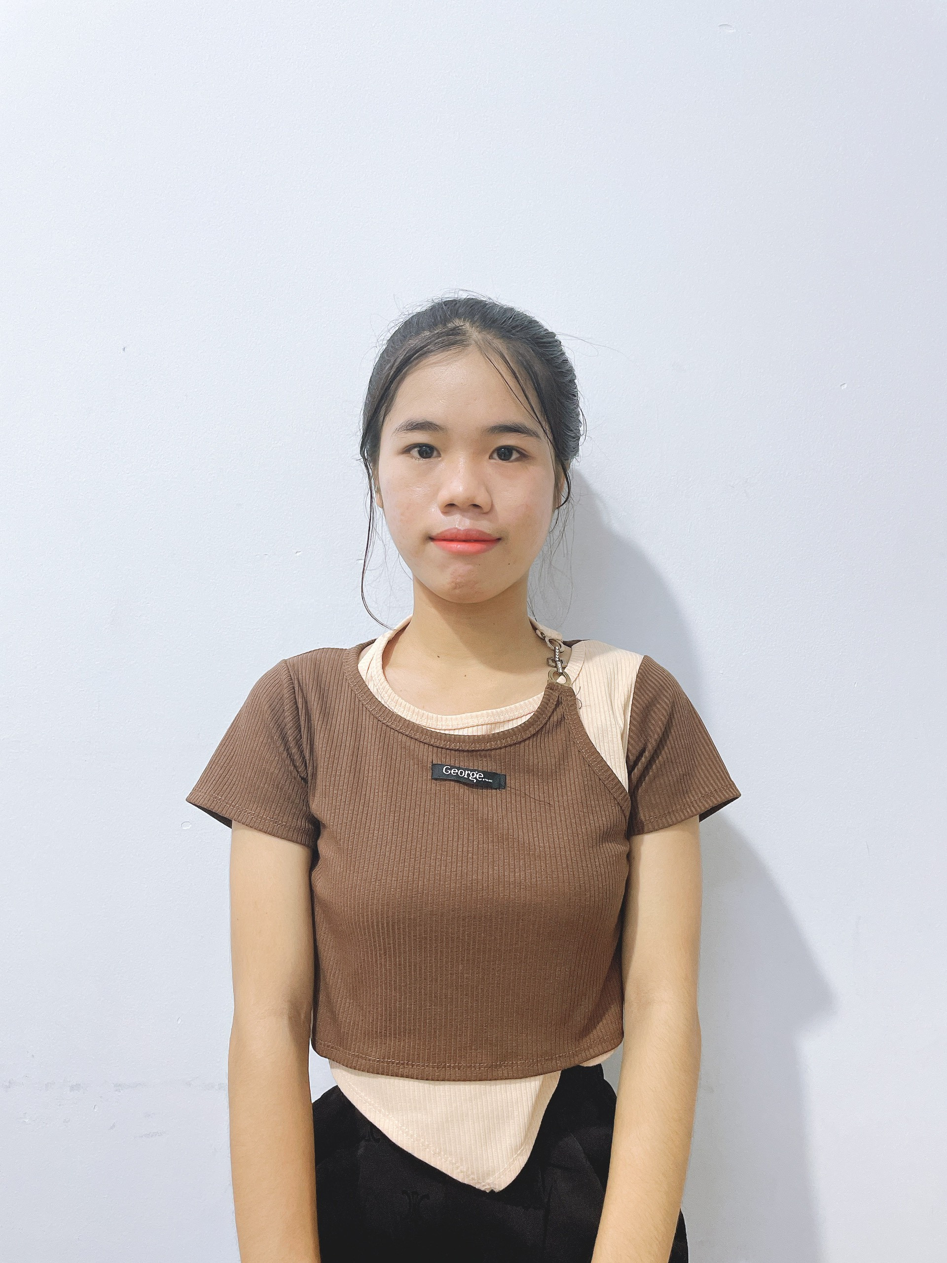 EM TRÚC MIỀN TRUNG CHỊU THƯƠNG CHỊU KHÓ ĐI LÀM KIẾM TIỀN PHỤ BỐ MẸ