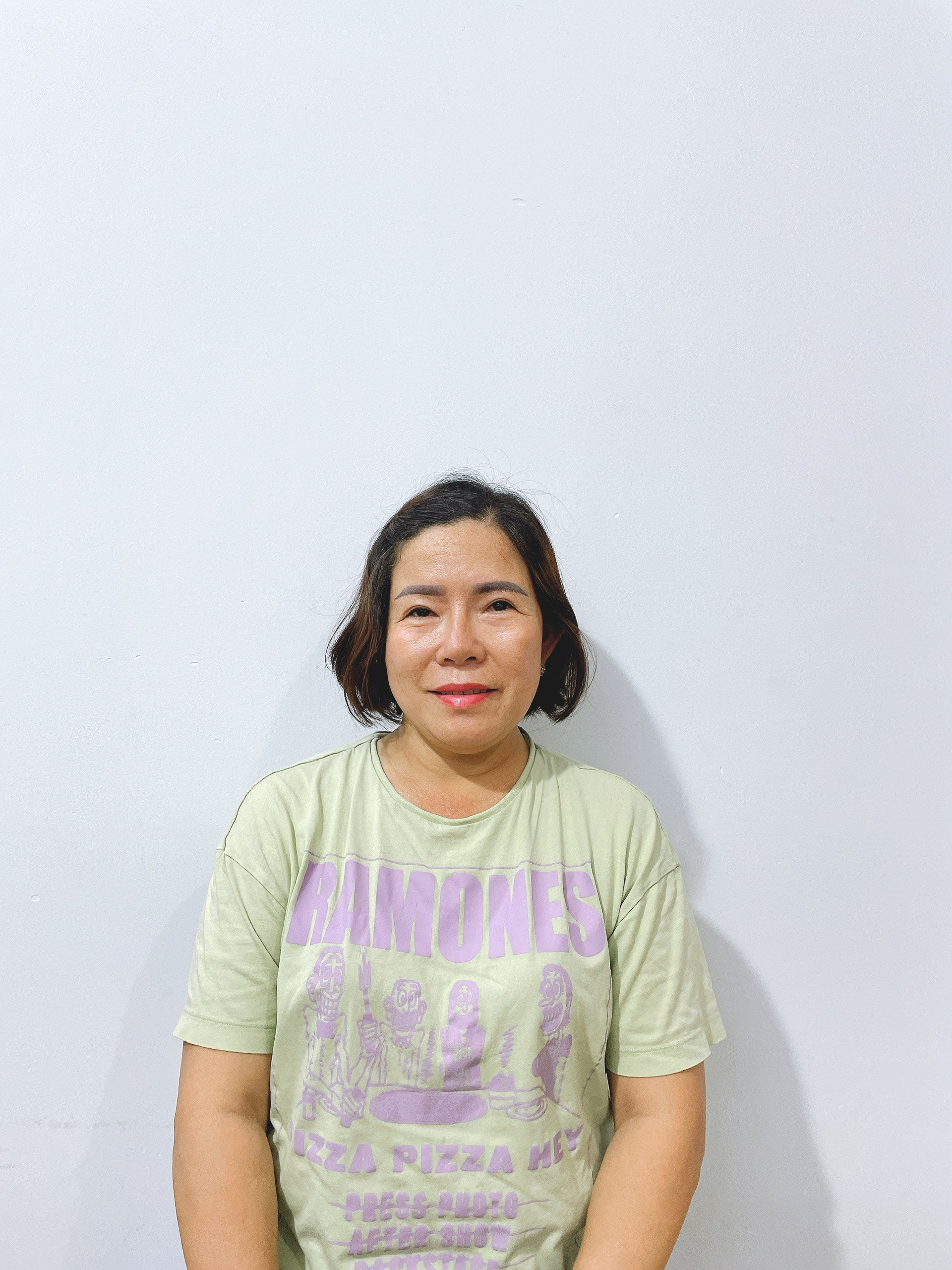 Chị Liên miền trung hiền lành rất thích con nít đi làm không vướng bận