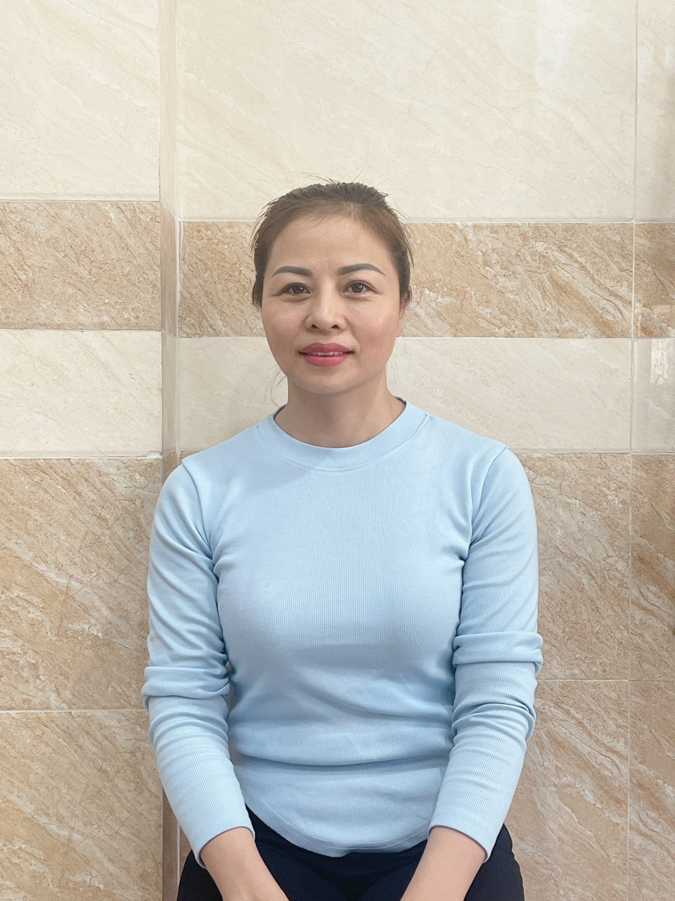 Chị Hà Lệ sinh 1981 quê Đắk Lắk - giáo viên cấp 2 tìm việc