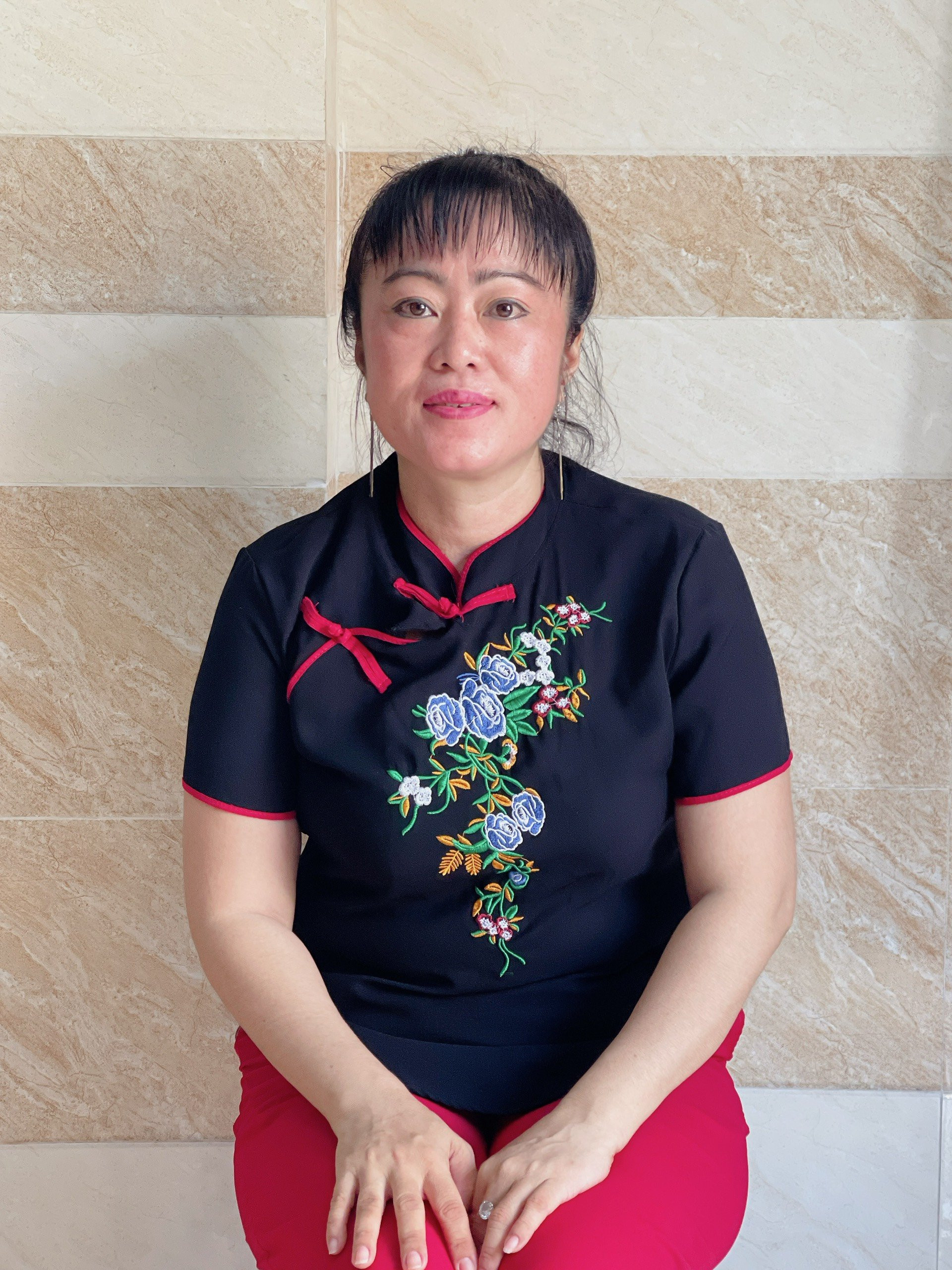 Chị  Yến  sinh: 1978 Quê  Bạc Liêu sức khỏe tốt nhận làm nhà biệt thự hoặc nhà nhiều lầu