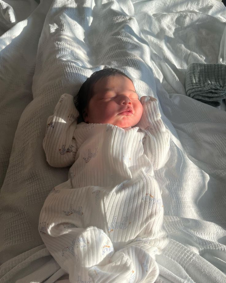 Cần Tìm Người Chăm Em Bé 8 Tháng