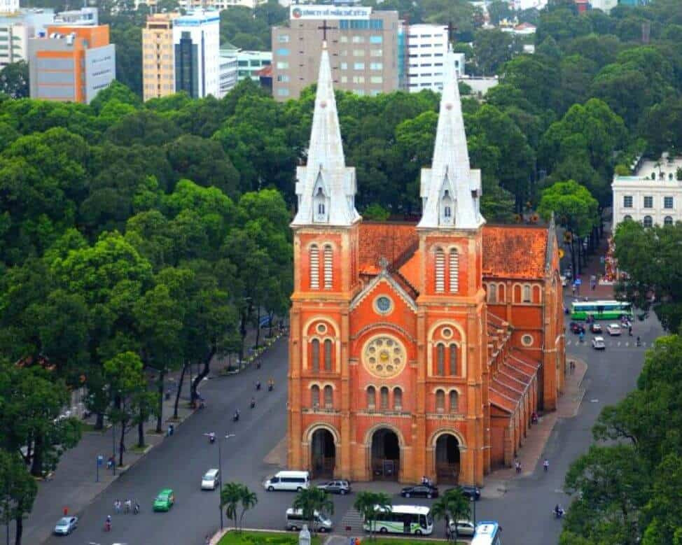 Nhà mặt phố ở gần nhà thờ Đức Bà Quận1 đang cần tuyển cô giúp việc nhà