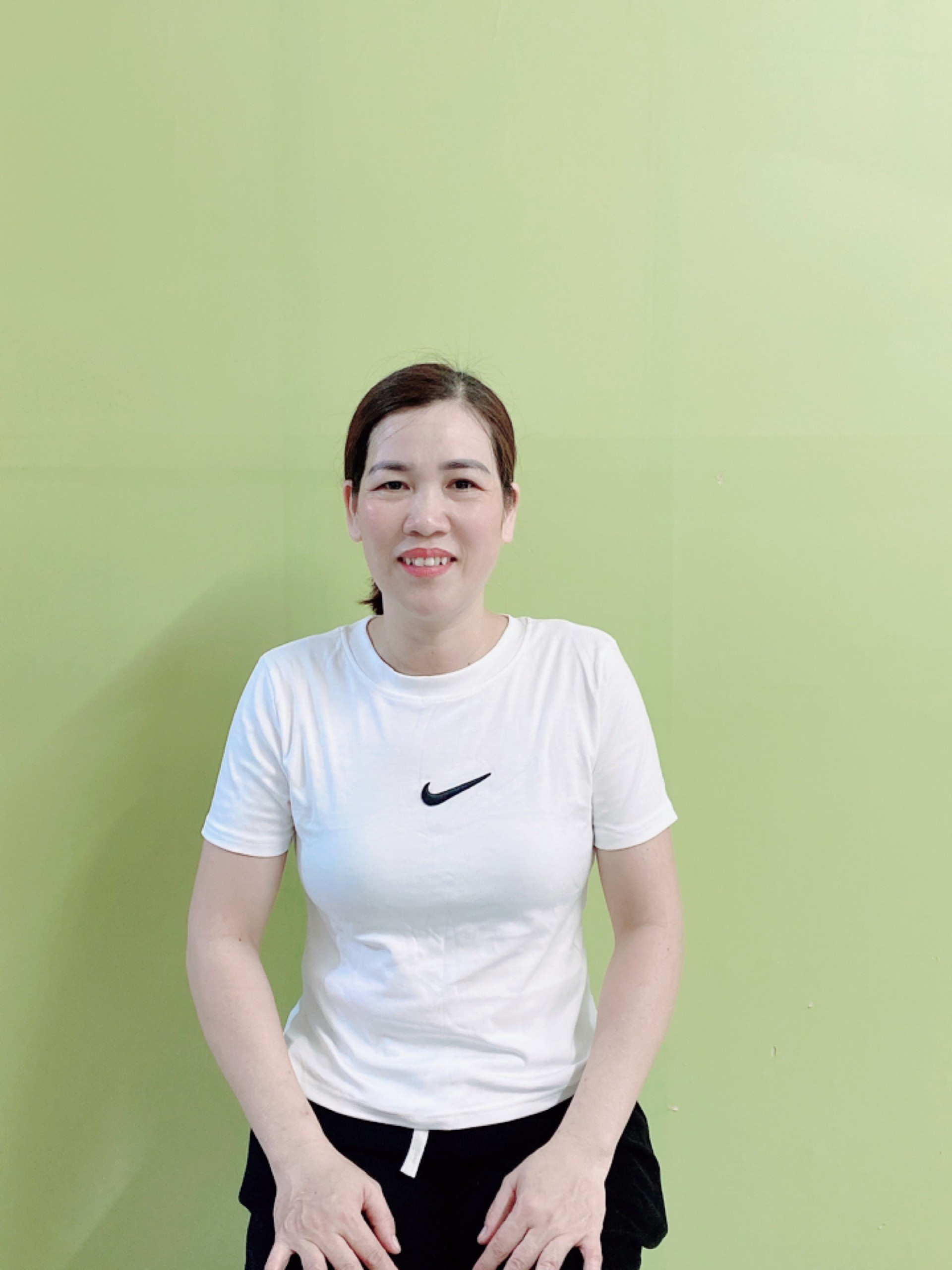 Nay Em Tìm Việc Làm Dùm Cho Người Chị Bà Con Xa Bên Ngoại Của Em Ạ.!