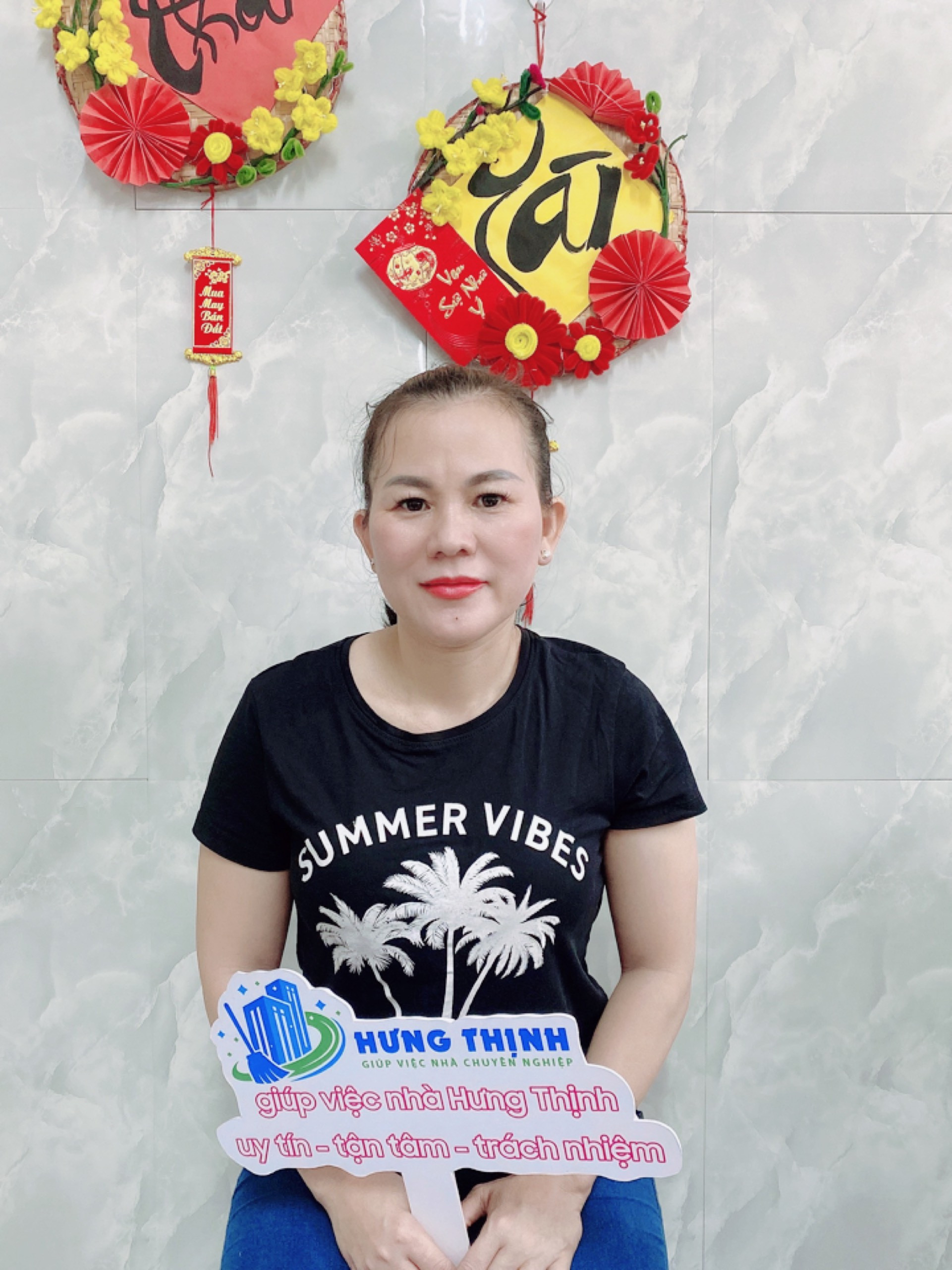 Chị Hồng đang tìm việc bao ăn ở lại ạ