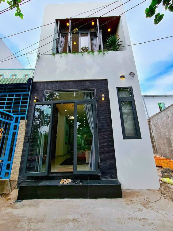 NHÀ MẶT TIỀN CÓ 2 LẦU 46M2 Ở ĐƯỜNG TRẦN HƯNG ĐẠO QUẬN 5. CẦN GẤP  CÔ GIÚP VIỆC NHÀ