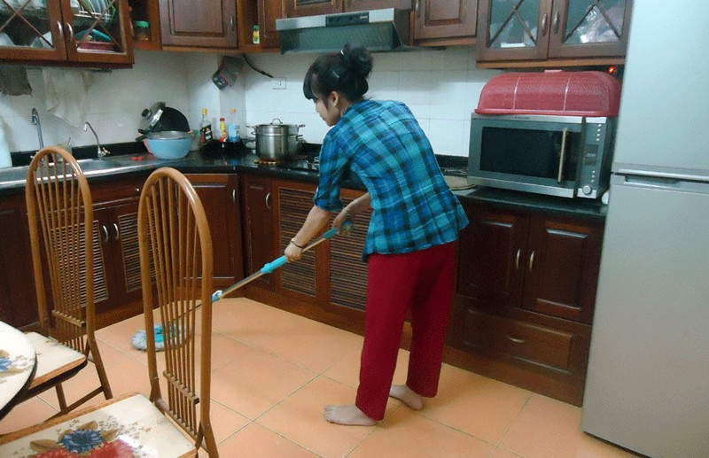 CẦN TÌM CÔ GIÚP VIỆC NHÀ PHỤ CHĂM BÉ BAO ĂN Ở TẠI QUẬN 8. LƯƠNG 10TR