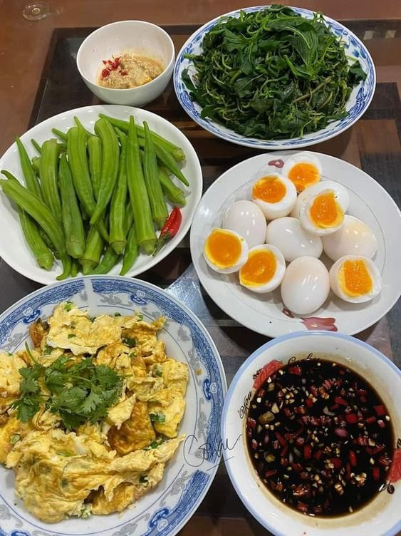 em tìm chị giúp việc bao ăn ở, nhà chung cư 3 người ở Gò Vấp, lương 10 triệu.