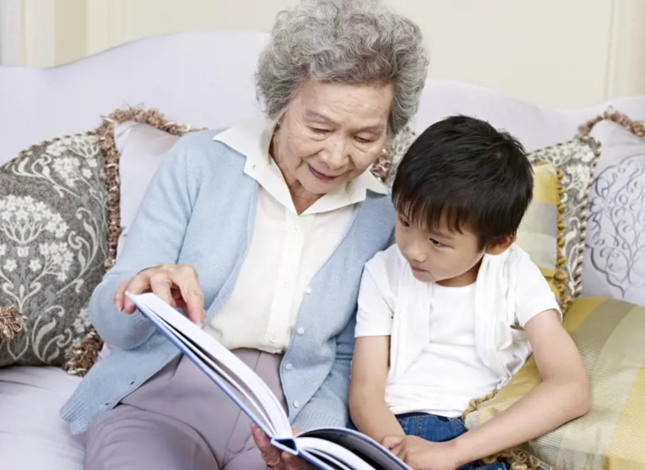 Em nhờ cô về ở với bà tại quận 4 - nhà cấp 4 không có lầu