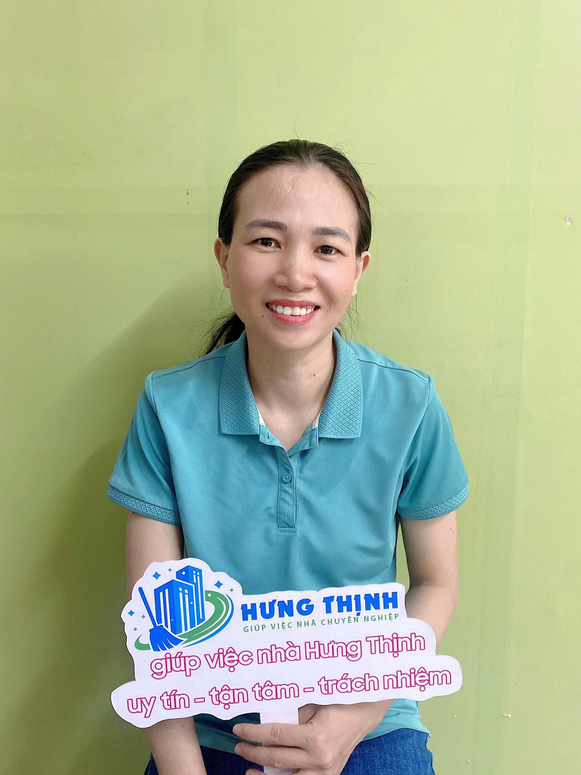 Chị Hà - Người Miền Trung chịu thương chịu khó. Chị 39 tuổi, Ly hôn chồng nên không có vướng bận gì