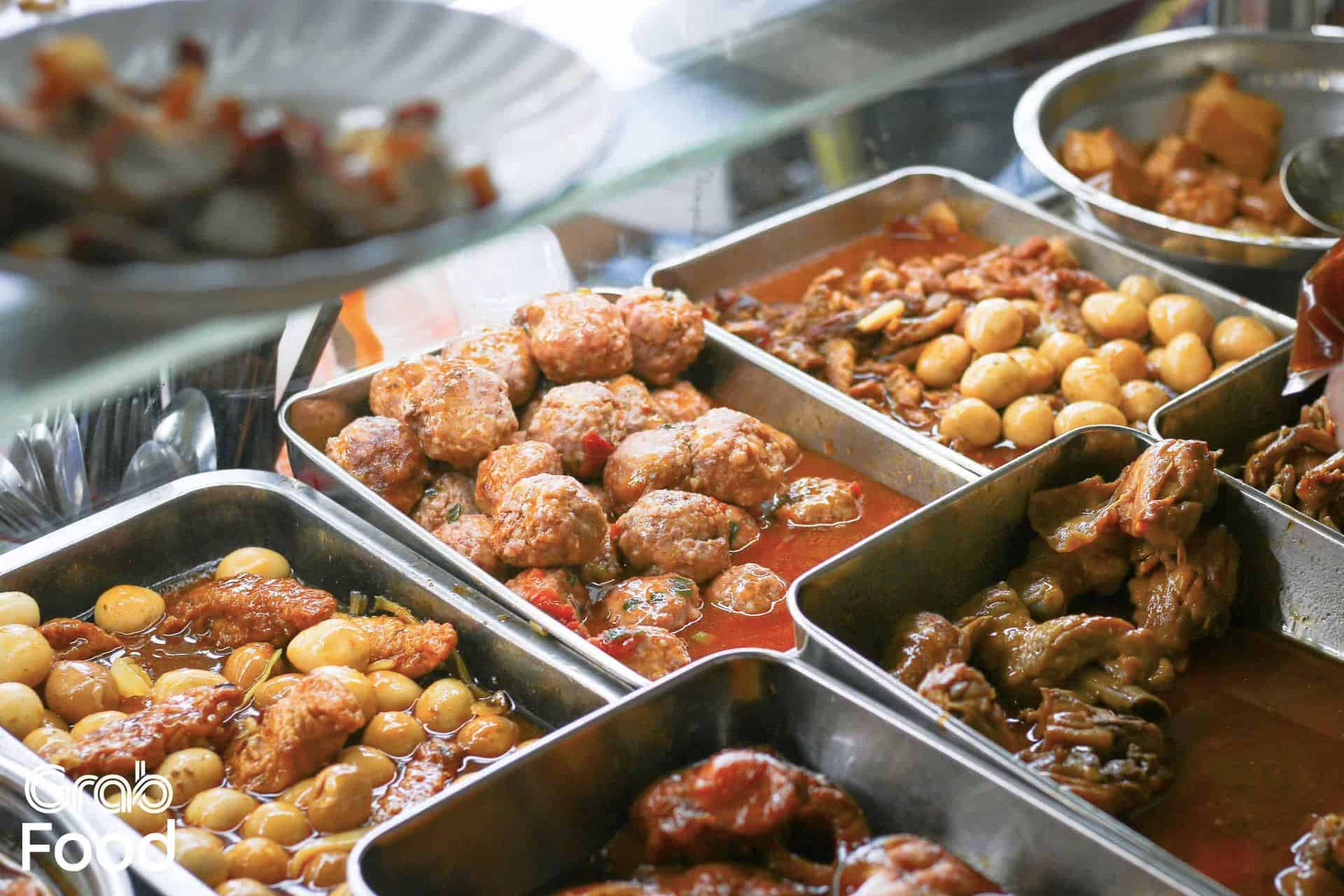 Quán cơm quận 1 cần 1 nữ phụ quán ( bao ăn ở )