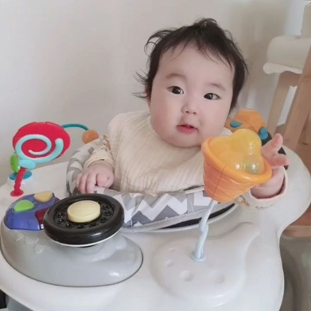 Bé nhà em được 8 tháng rồi e cần cô bảo mẫu về chăm bé quận 1