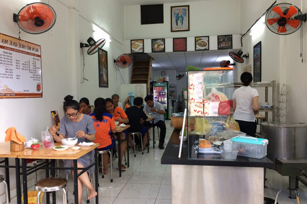 Quán bún bò gần bến xe miền Đông Cũ tuyển 2 bạn phụ quán Lương 8tr bao ăn ở