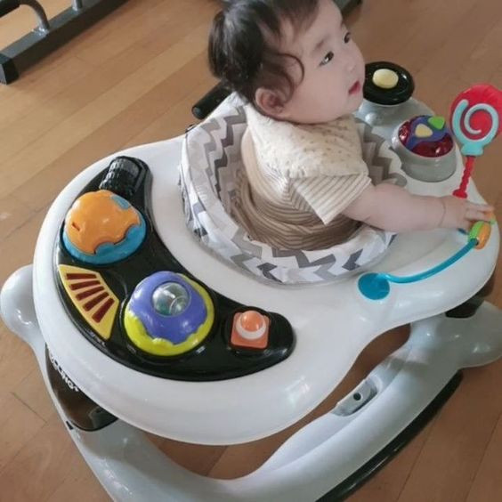 Cần chị về chỉ chăm bé, làm những việc liên quan đến bé thôi.