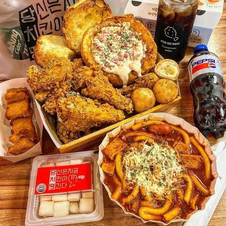 Em đang tuyển gấp một cô giúp việc cho chị gái nhà em ạ