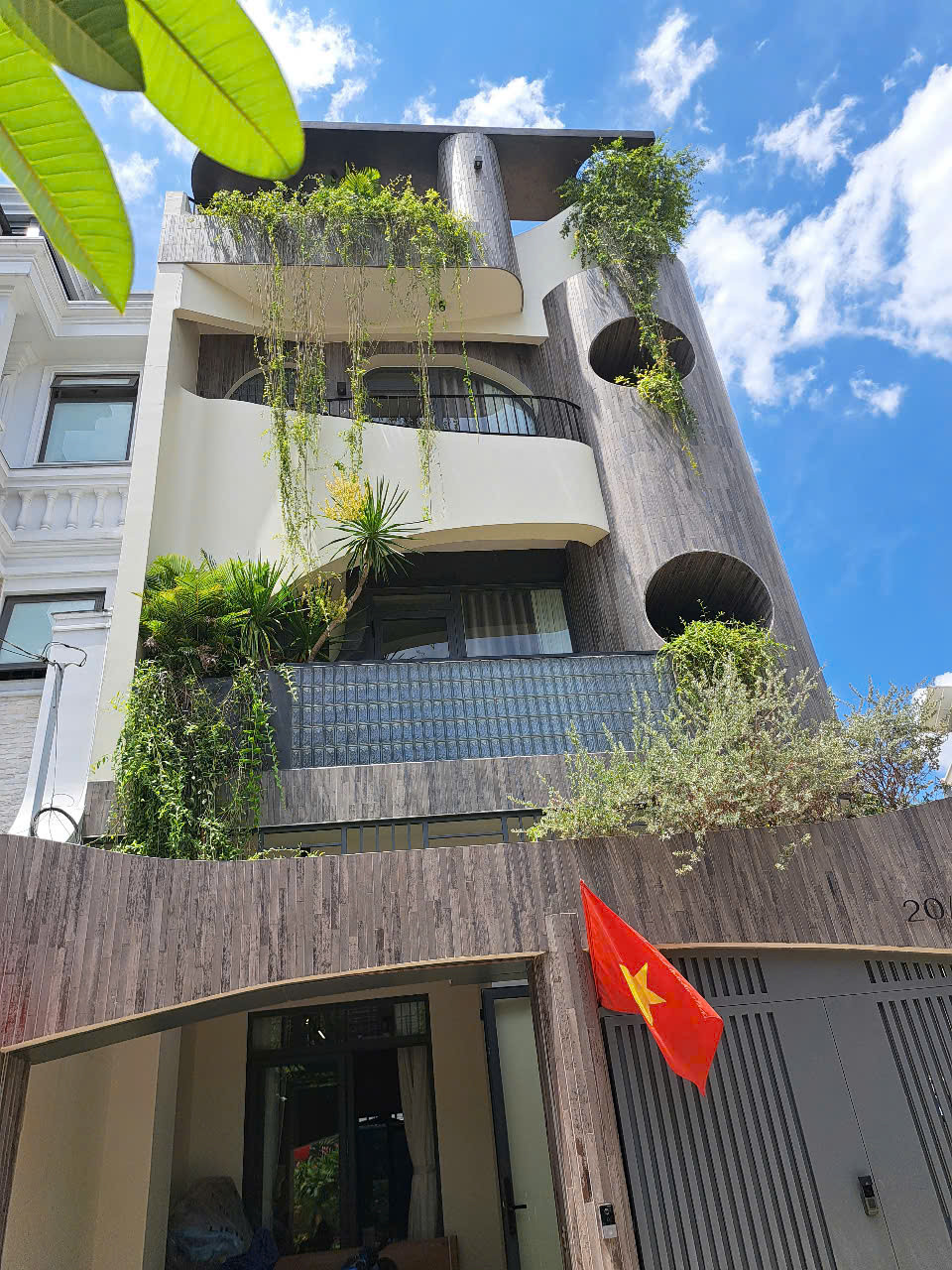 CẦN GẤP CÔ CHĂM BÉ 1 TUỔI, LƯƠNG CAO, LÀM TẠI QUẬN 9