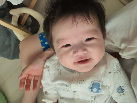 Chung cư Chung cư Thủ Thiêm Sky Q2 cần 1 bảo mẫu chăm bé 8 tháng tuổi Lương tháng 10 triệu.