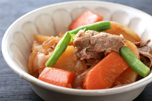 MẸ ĐƠN THÂN QUẬN 7 (GẦN GA TÀU SÀI GÒN) CẦN CÔ GIÚP VIỆC NHÀ ,NHÀ 2 MẸ CON (BAO ĂN Ở LẠI )