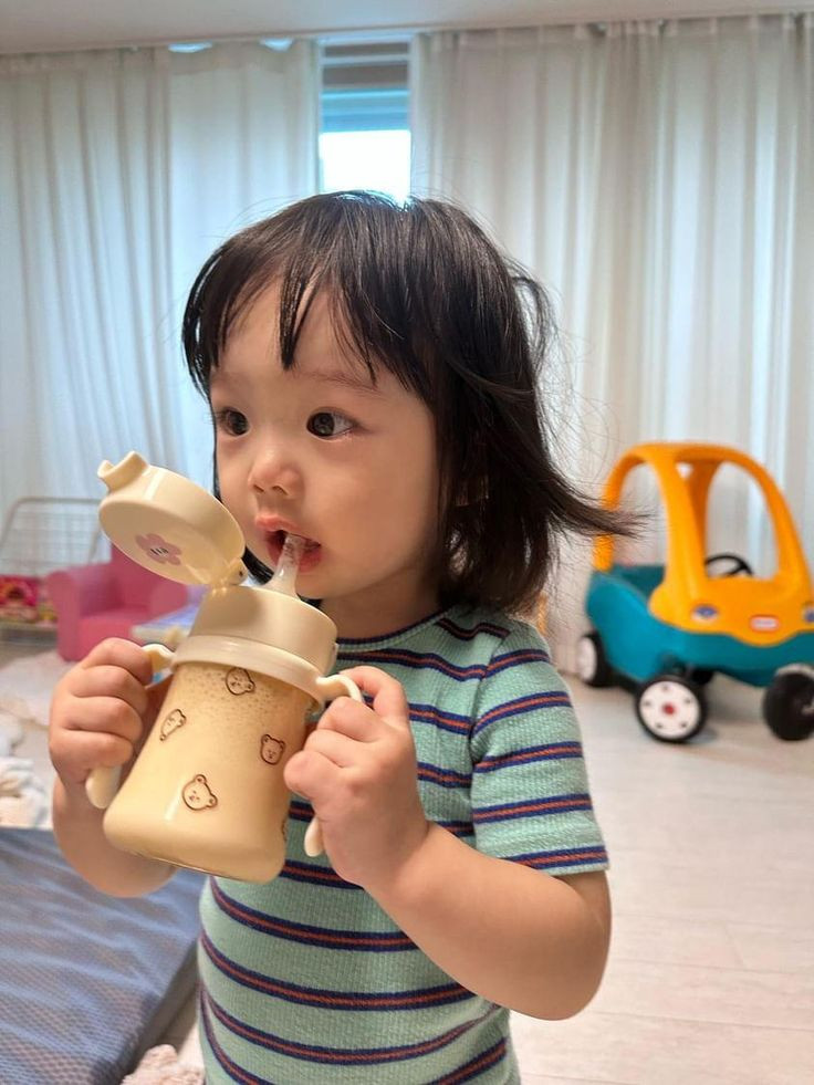 Trong ngày mai em cần tìm gấp 1 chị chuyên chăm bé 2 tuổi tại quận Tân Phú  BAO ĂN Ở LẠI