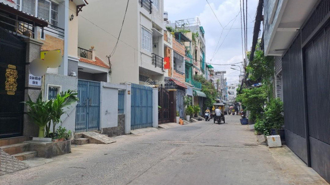 Trả lương 11 triệu cho cô giúp việc nhà , nhà ở quận 4