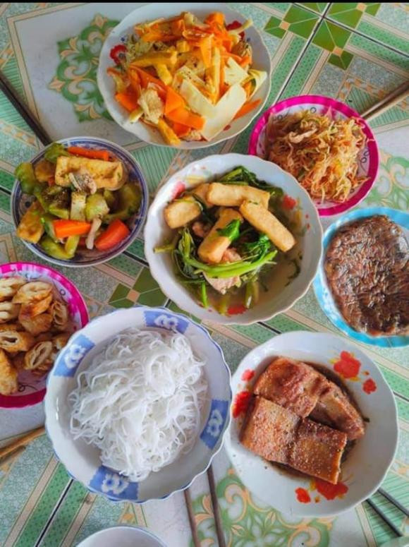 Hằng Ngày Vợ Chồng Đi Làm Văn Phòng Con Trai Đi Học Cần Cô Nội Trợ