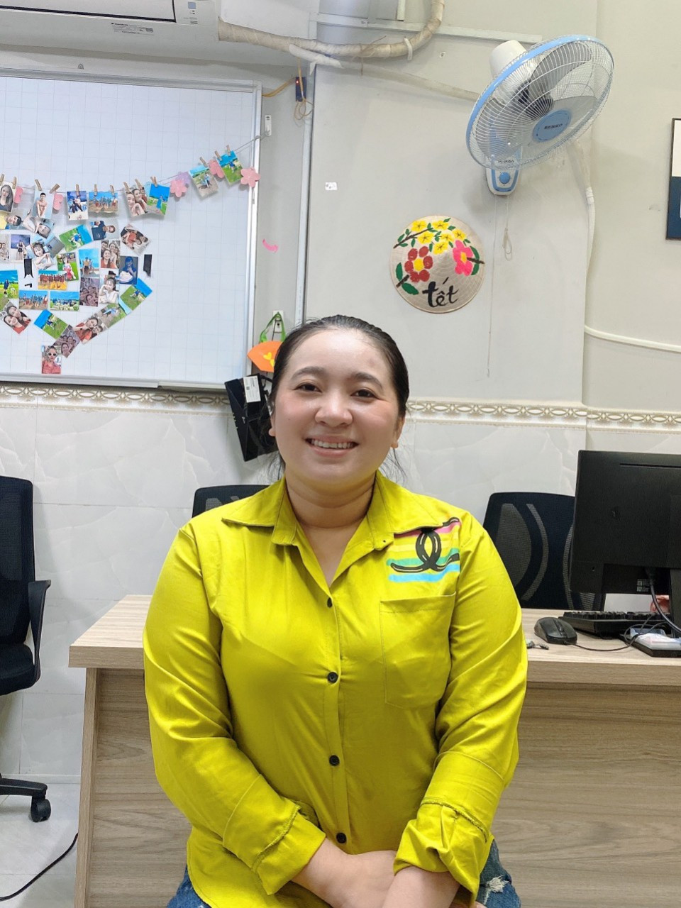 Em đang tìm việc cho chị gái em ạ