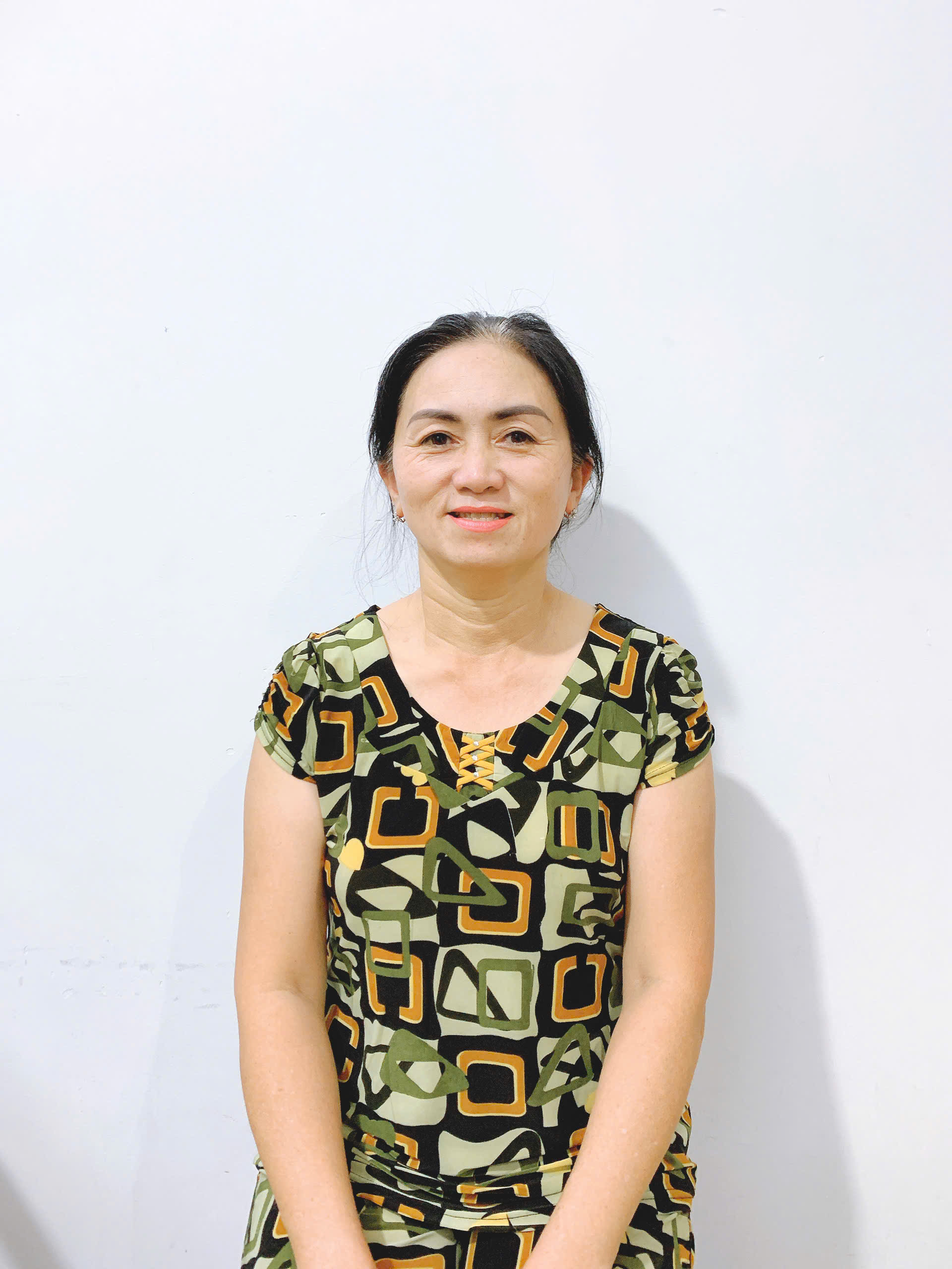 Chị Tố Loan 1974 Quê Kon Tum Yêu Thương Người Già, Tận Tình Chăm Sóc