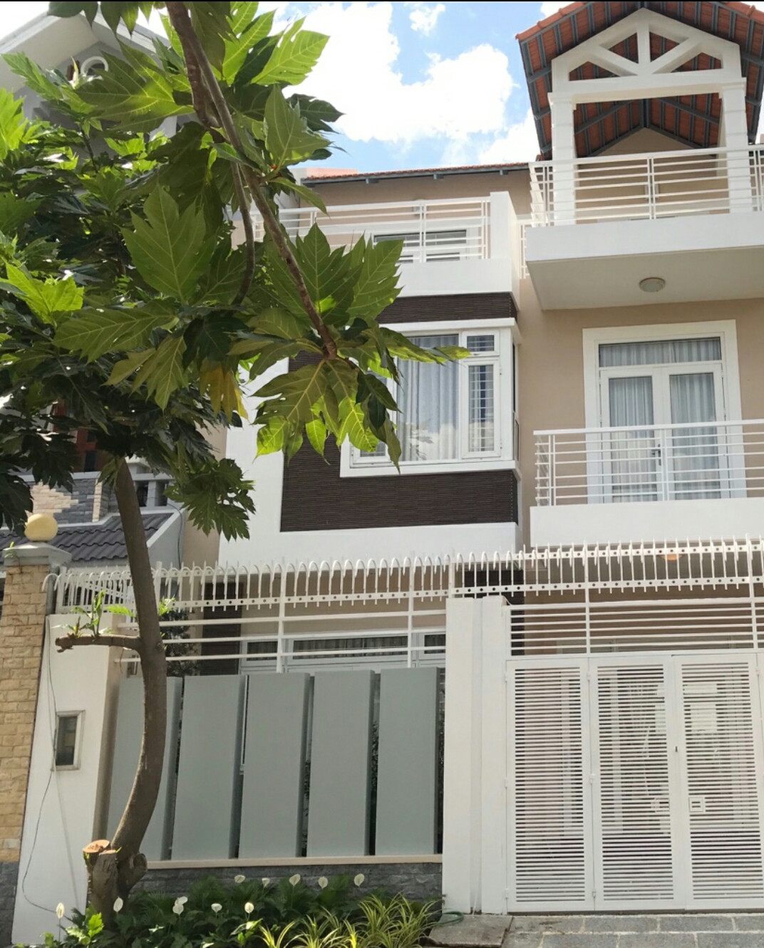 Nhà em ở Thảo điền quận 2, tuyển cô giúp việc nhà ( bao ăn ở lại ).