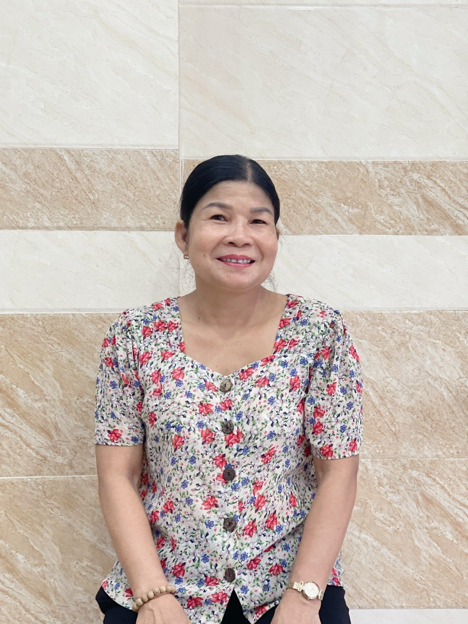 Cô Thu 52 tuổi quê An Giang nhận việc giúp viện nhà phụ giữ em