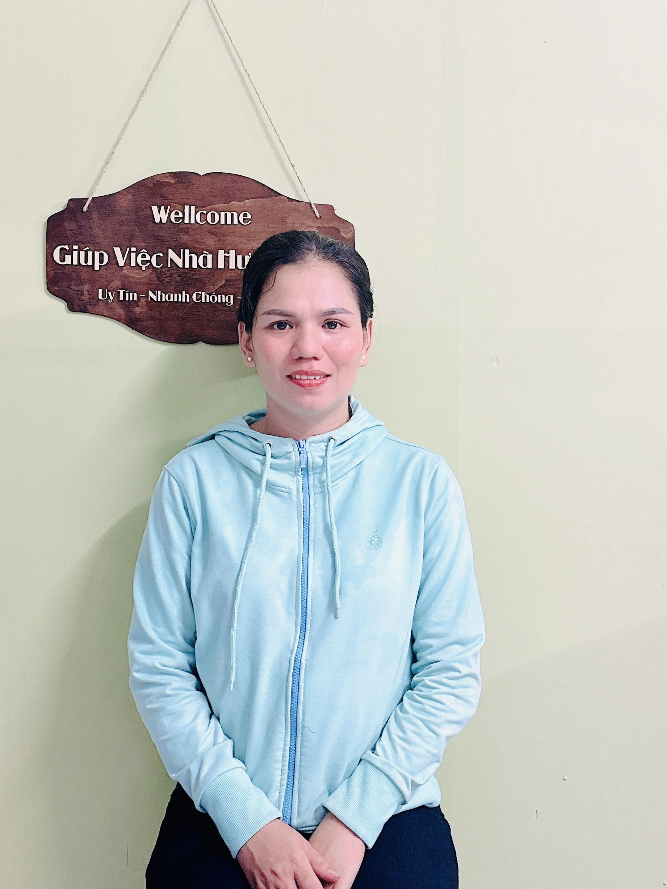 CHỊ VÕ THỊ HUYỀN CHÂN, 1988 - TÌM VIỆC GIÚP VIỆC NHÀ, PHỤ CHĂM BÉ