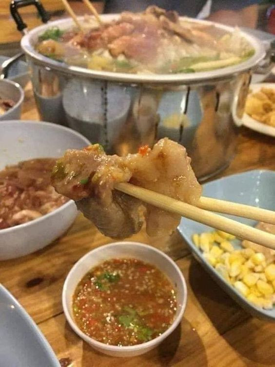 Nhà mặt phố có 1 trệt với gác lửng nhỏ ở đường Xóm Đất- Q11 tìm cô về gvn