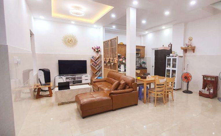 TUYỂN CHỊ GIÚP VIỆC NẤU CƠM, DỌN DẸP NHÀ CỬA Ở QUẬN 10 LƯƠNG 11TR