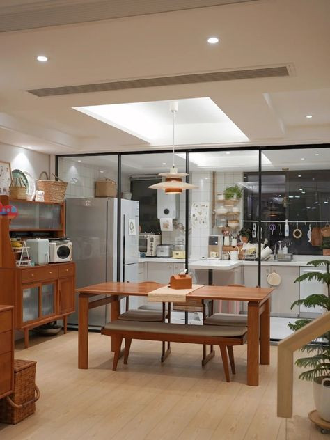 GIA ĐÌNH 4 NGƯỜI LỚN THƯỜNG XUYÊN ĐI CÔNG TÁC CẦN CÔ VỀ TRÔNG COI VÀ PHỤ VIỆC NHÀ