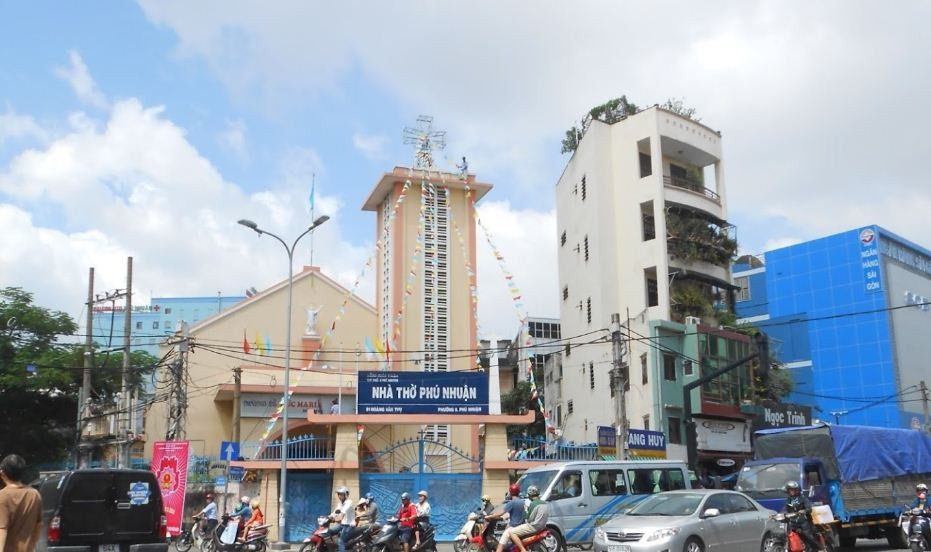 Em đi làm cả ngày, nhà cửa không ai trông coi nên cần một cô về phụ dọn dẹp và nấu ăn bữa tối