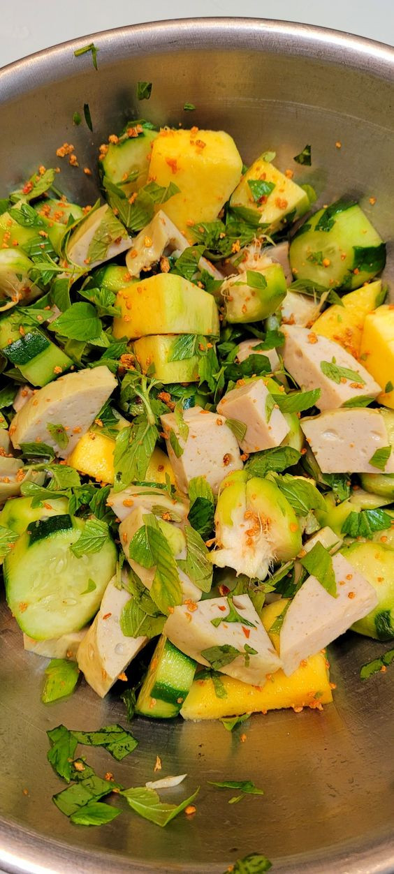 Gia đình mình ở mặt phố có 2 lầu tại Nguyễn Thông Quận 3 Cần tuyển cô giúp việc nhà bao ăn ở lại