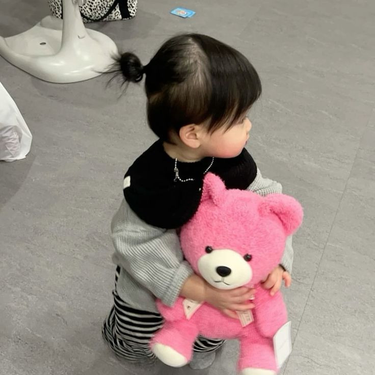 Nay em đi làm lại nên không có người trông bé cần tìm gấp 1 chị chuyên chăm bé 18 tháng tuổi